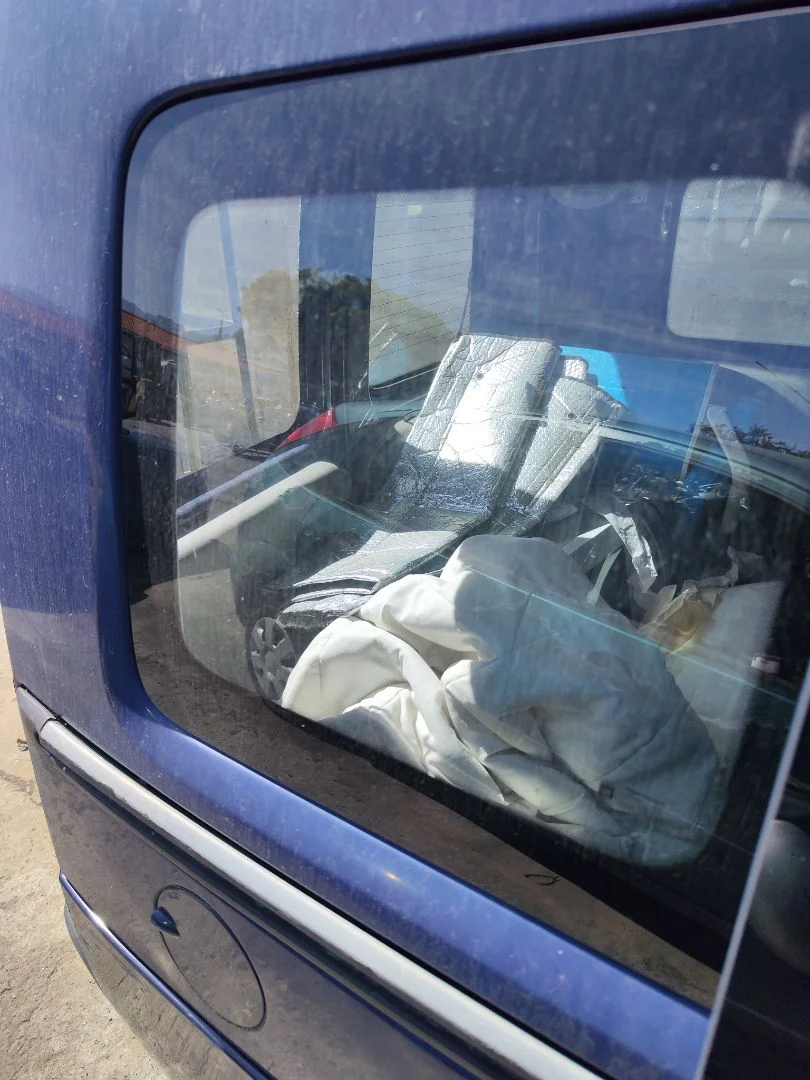 Foto de LUNA CUSTODIA TRASERA DERECHA OPEL COMBO (CORSA C) 1.3 16V CDTI CAT (Z 13 DT / LN9) (69 CV / 51 KW)