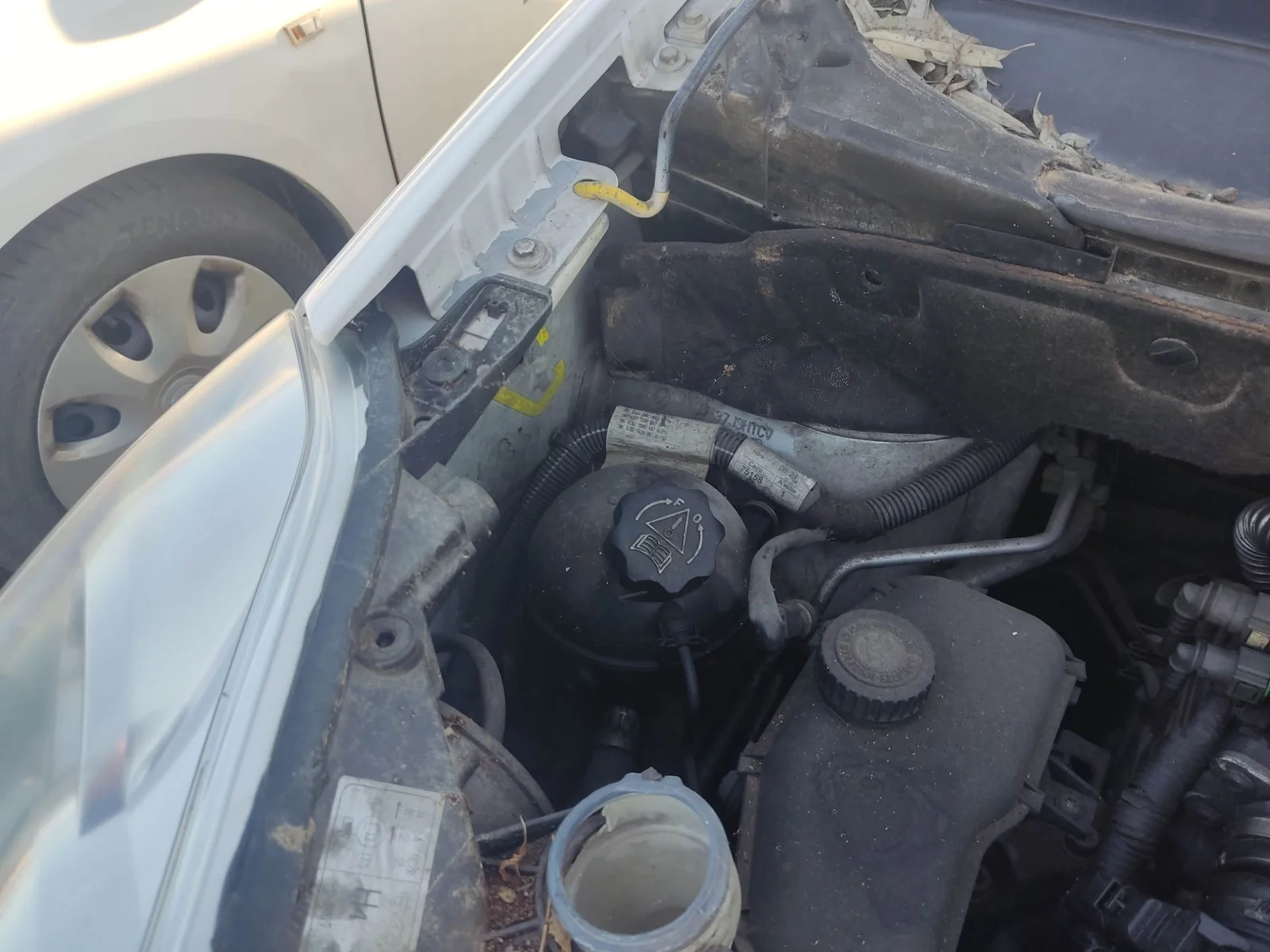 Foto de DEPOSITO EXPANSION PEUGEOT PARTNER TEPEE 1.6 16V HDi CAT (9HT / DV6BTED4) (75 CV / 55 KW) referencia 1323X6