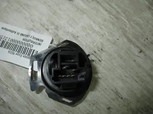 Foto de INTERRUPTOR RENAULT LAGUNA III BERLINA 2.0 dCi Diesel CAT (131 CV / 96 KW) referencia 1001170 foto 5
