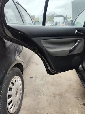 Foto de GUARNECIDO PUERTA TRASERA IZQUIERDA VOLKSWAGEN BORA BERLINA (1J2)(1998) 1.9 TDI (110 CV / 81 KW)