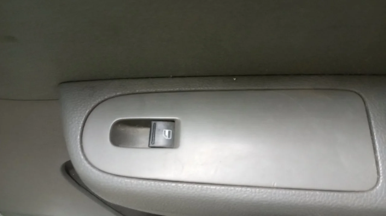 Foto de MANDO ELEVALUNAS DELANTERO DERECHO SEAT ALHAMBRA (710) 2.0 TDI (140 CV / 103 KW) referencia 7N0959551