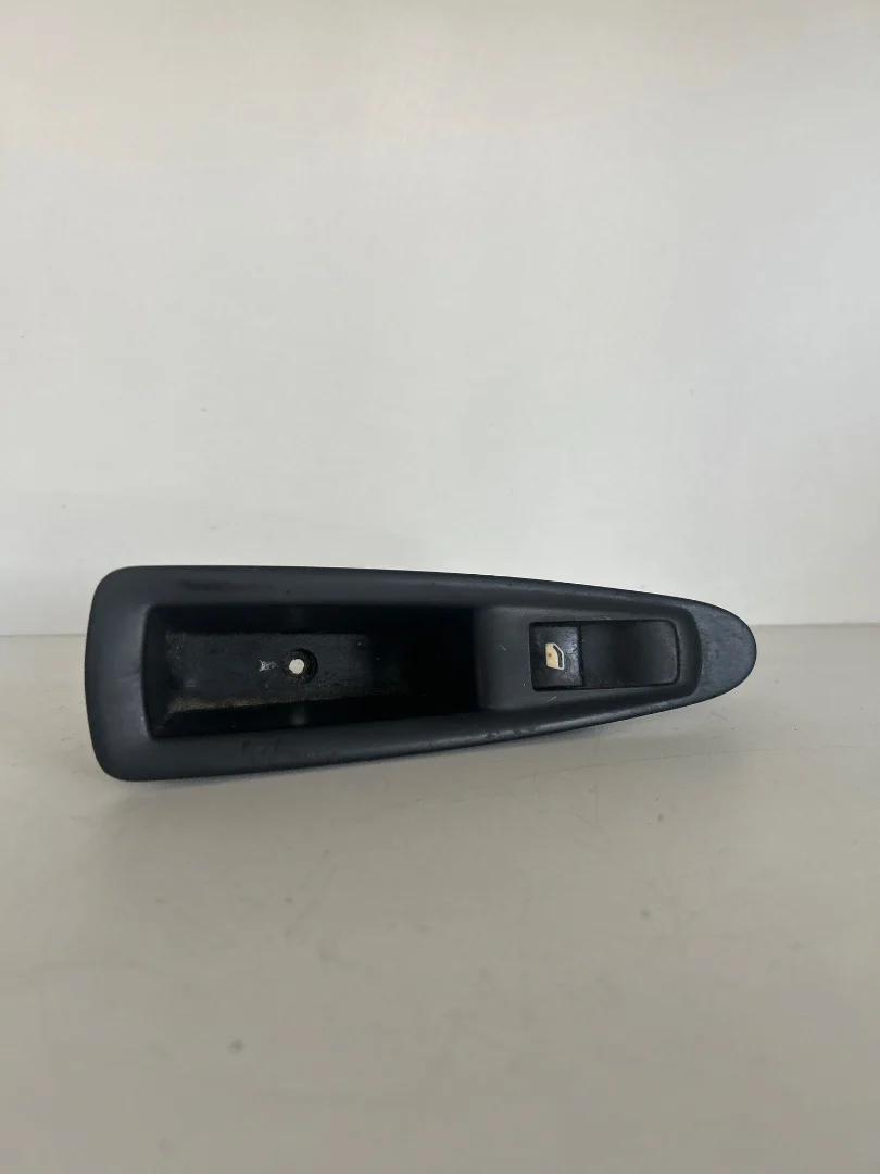 Foto de MANDO ELEVALUNAS TRASERO IZQUIERDO CITROEN C4 BERLINA 1.6 16V HDi (90 CV / 66 KW) referencia 9650912777