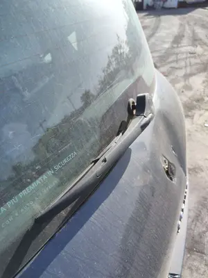 Foto de BRAZO LIMPIA TRASERO RENAULT SCENIC II (JM) 1.5 dCi Diesel (106 CV / 78 KW)