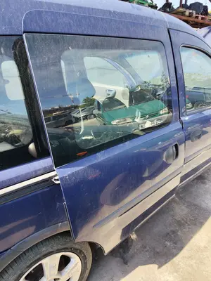 Foto de PUERTA LATERAL CORREDERA DERECHA OPEL COMBO (CORSA C) 1.3 16V CDTI CAT (Z 13 DT / LN9) (69 CV / 51 KW)