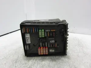 Foto de CAJA RELES / FUSIBLES VOLKSWAGEN GOLF V (1K1)(10.2003) 2.0 TDI (140 CV / 103 KW) referencia 23044B foto 1