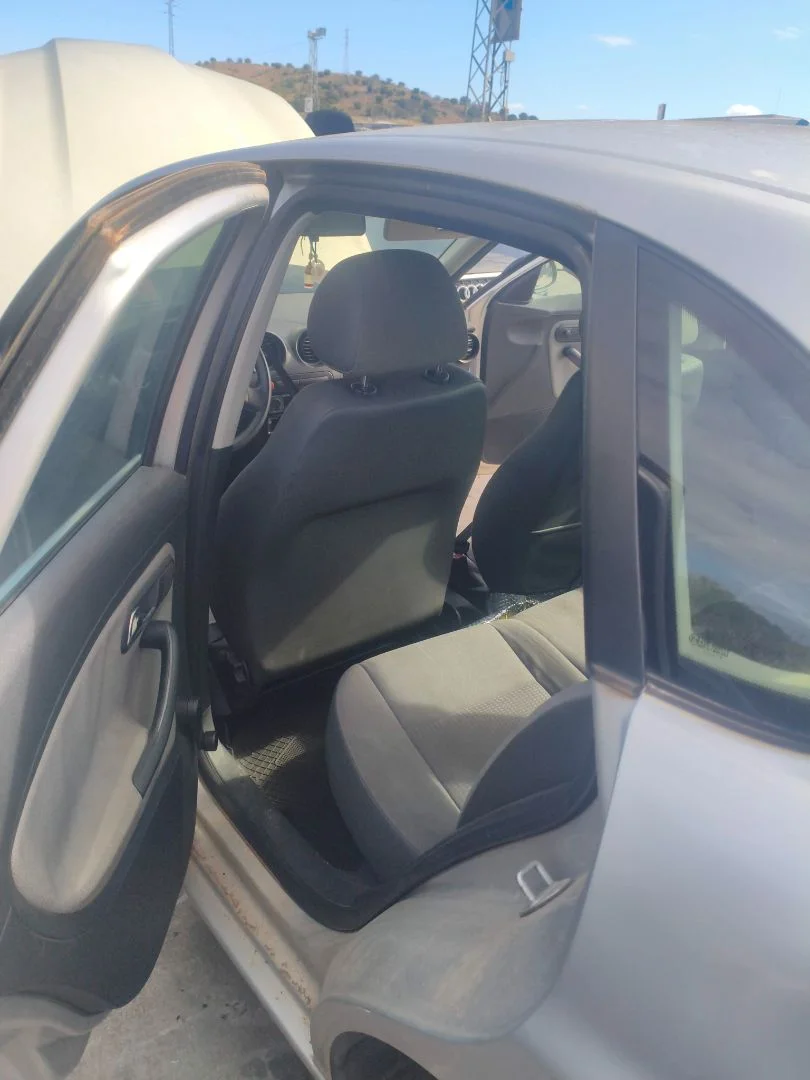 Foto de GOMAS CONTORNO PUERTA SEAT IBIZA (6L1) 1.4 16V (75 CV / 55 KW)