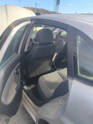 Foto de GOMAS CONTORNO PUERTA SEAT IBIZA (6L1) 1.4 16V (75 CV / 55 KW)