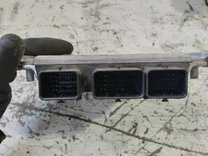 Foto de CENTRALITA MOTOR UCE CITROEN C5 BERLINA 2.0 HDi CAT (RHZ / DW10ATED) (107 CV / 79 KW) referencia 0281010808 foto 2