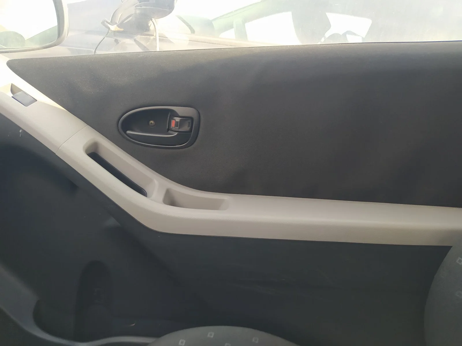 Foto de GUARNECIDO PUERTA DELANTERA DERECHA TOYOTA YARIS (KSP9/SCP9/NLP9) 1.4 Turbodiesel CAT (90 CV / 66 KW)
