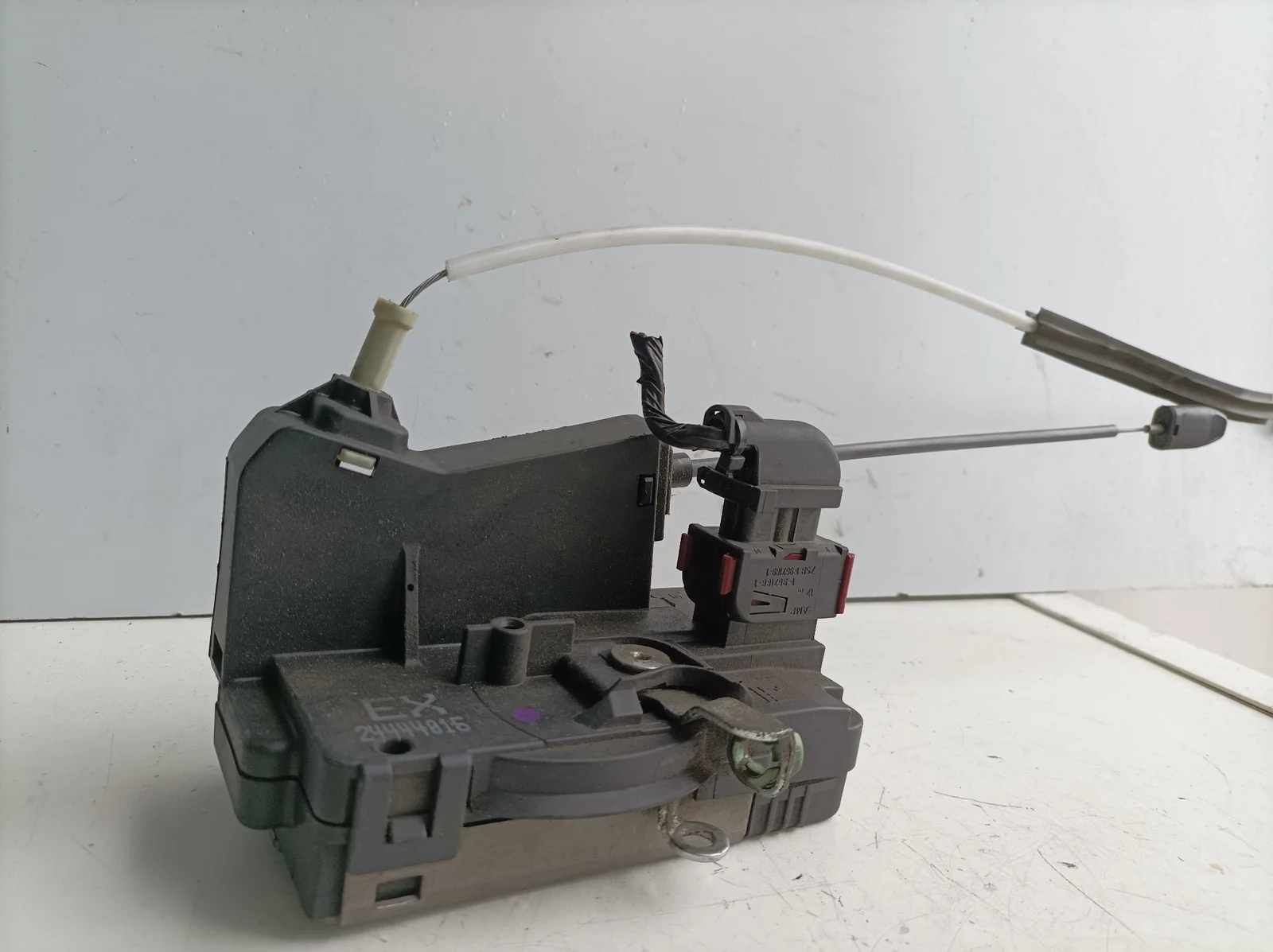 Foto de CERRADURA PUERTA DELANTERA IZQUIERDA OPEL ZAFIRA A 2.2 16V DTI CAT (Y 22 DTR / L50) (125 CV / 92 KW) referencia 24444015