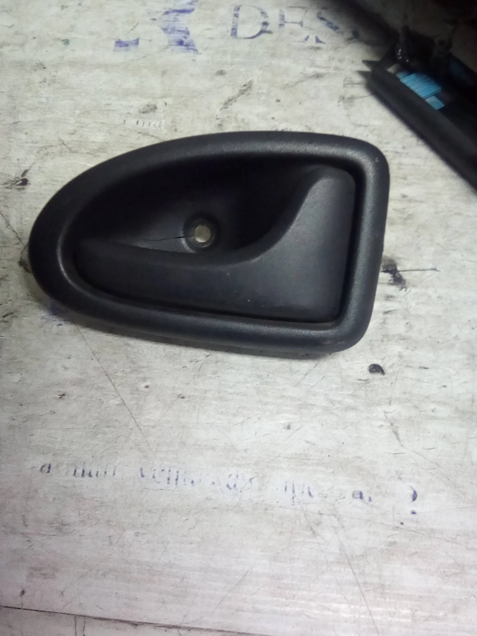Foto de MANETA INTERIOR DELANTERA DERECHA RENAULT CLIO II FASE I (B/CB0) 1.2 (58 CV / 43 KW) referencia 7700423888