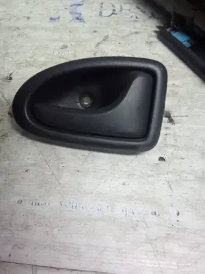 Foto de MANETA INTERIOR DELANTERA DERECHA RENAULT CLIO II FASE I (B/CB0) 1.2  (58 CV / 43 KW) referencia 7700423888