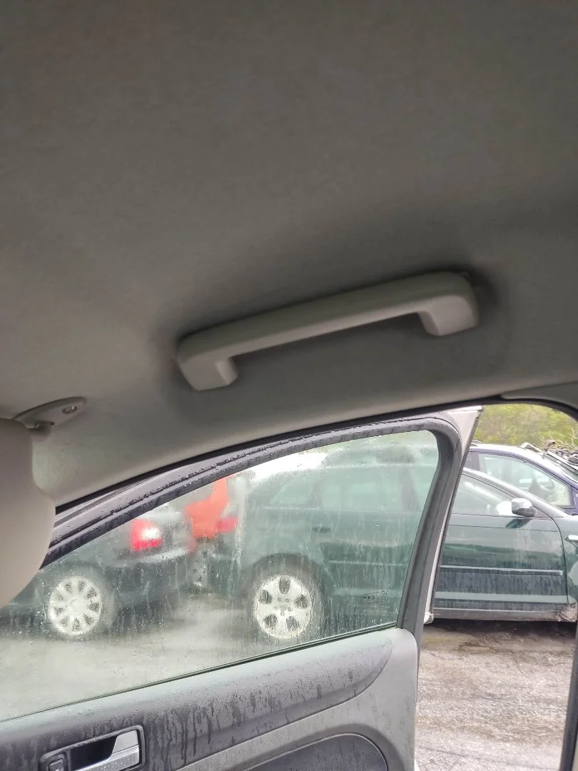 Foto de ASIDERO TECHO DELANTERO DERECHO FORD FOCUS BERLINA (CAP) 1.8 Flexifuel CAT (125 CV / 92 KW) referencia 1386022