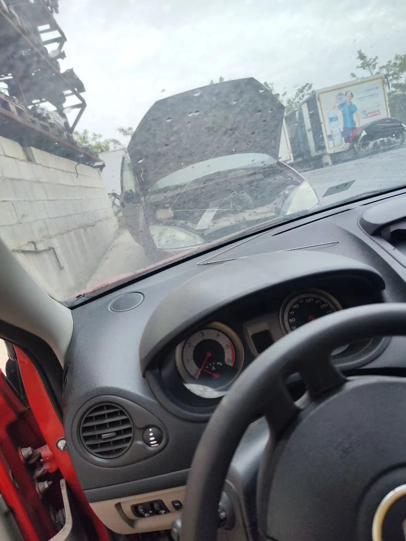Foto de SALPICADERO RENAULT CLIO III 1.5 dCi Diesel CAT (86 CV / 63 KW)