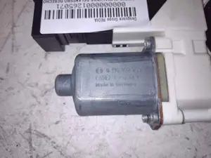 Foto de MOTOR ELEVALUNAS DELANTERO DERECHO PEUGEOT 407 COUPÉ referencia 1137328233 foto 2