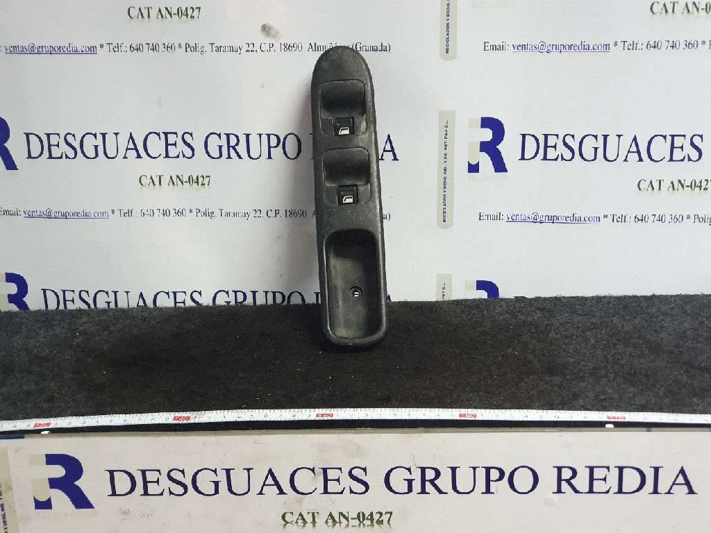 Foto de MANDO ELEVALUNAS DELANTERO IZQUIERDO PEUGEOT 307 BERLINA (S2) referencia PA6615FV