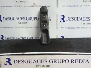 Foto de MANDO ELEVALUNAS DELANTERO IZQUIERDO PEUGEOT 307 BERLINA (S2) referencia PA6615FV