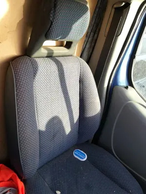 Foto de ASIENTO DELANTERO IZQUIERDO RENAULT TRAFIC II COMBI 1.9 Diesel (101 CV / 74 KW) foto 2