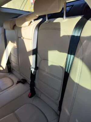 Foto de CINTURON SEGURIDAD TRASERO IZQUIERDO JAGUAR XE 2.0  Turbo CAT (200 CV / 147 KW) referencia 8X23F611B68