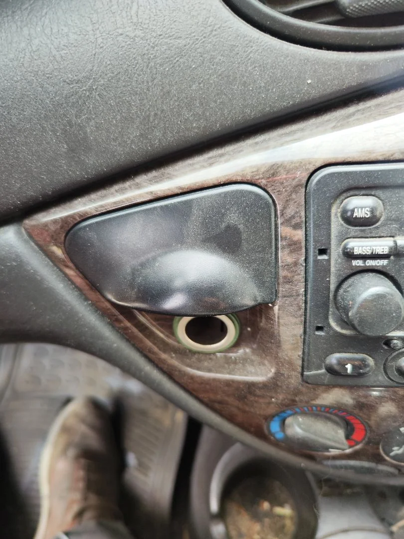 Foto de CENICERO FORD FOCUS BERLINA (CAK) 1.6 16V CAT (101 CV / 74 KW)