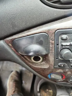 Foto de CENICERO FORD FOCUS BERLINA (CAK) 1.6 16V CAT (101 CV / 74 KW)