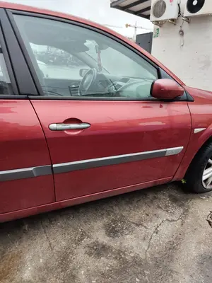 Foto de PUERTA DELANTERA DERECHA RENAULT MEGANE II BERLINA 5P 1.5 dCi Diesel (106 CV / 78 KW)