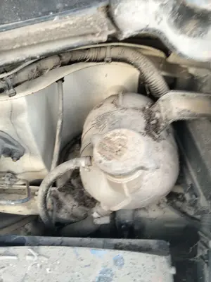 Foto de DEPOSITO EXPANSION NISSAN VANETTE CARGO 2.3 Diesel (75 CV / 55 KW)