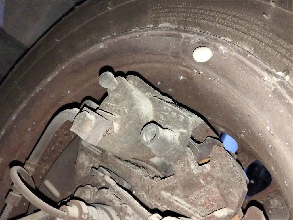 Foto de PINZA DE FRENO TRASERA IZQUIERDA CHRYSLER VOYAGER (RG)