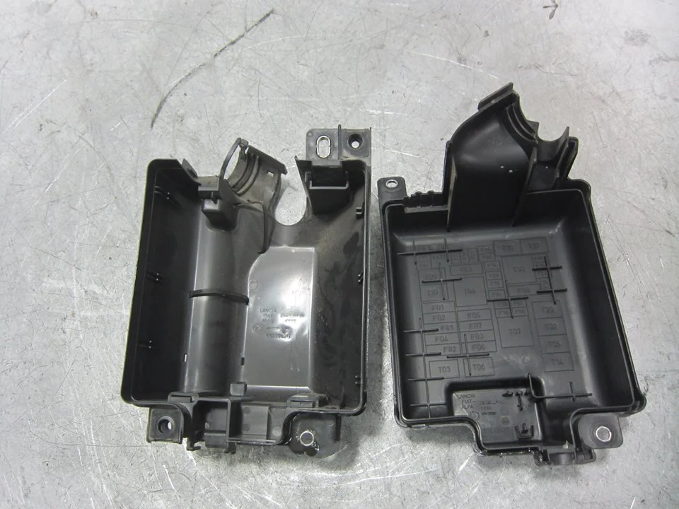 Foto de CAJA RELES / FUSIBLES OPEL COMBO D 1.3 16V CDTI (95 CV / 70 KW) referencia 51839436