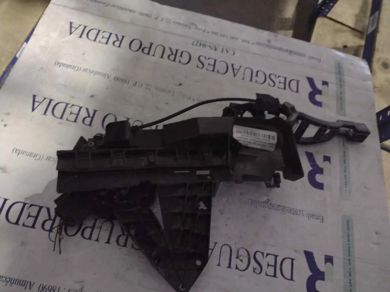 Foto de CERRADURA PUERTA DELANTERA DERECHA FORD FOCUS BERLINA (CAP) referencia 3M5AR21812A