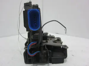 Foto de CERRADURA PUERTA DELANTERA IZQUIERDA SEAT TOLEDO (5P2) 1.9 TDI (105 CV / 77 KW) referencia 3D1837015 foto 2