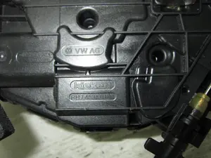 Foto de CERRADURA PUERTA DELANTERA DERECHA VOLKSWAGEN GOLF VII BERLINA (BQ1/BE2) 1.6 TDI (116 CV / 85 KW) referencia 45340180 foto 4