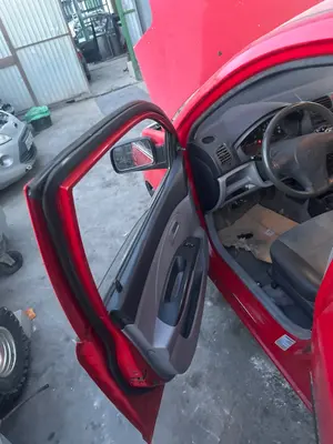 Foto de GOMAS CONTORNO PUERTA KIA PICANTO (SA) 1.1 CAT (65 CV / 48 KW)