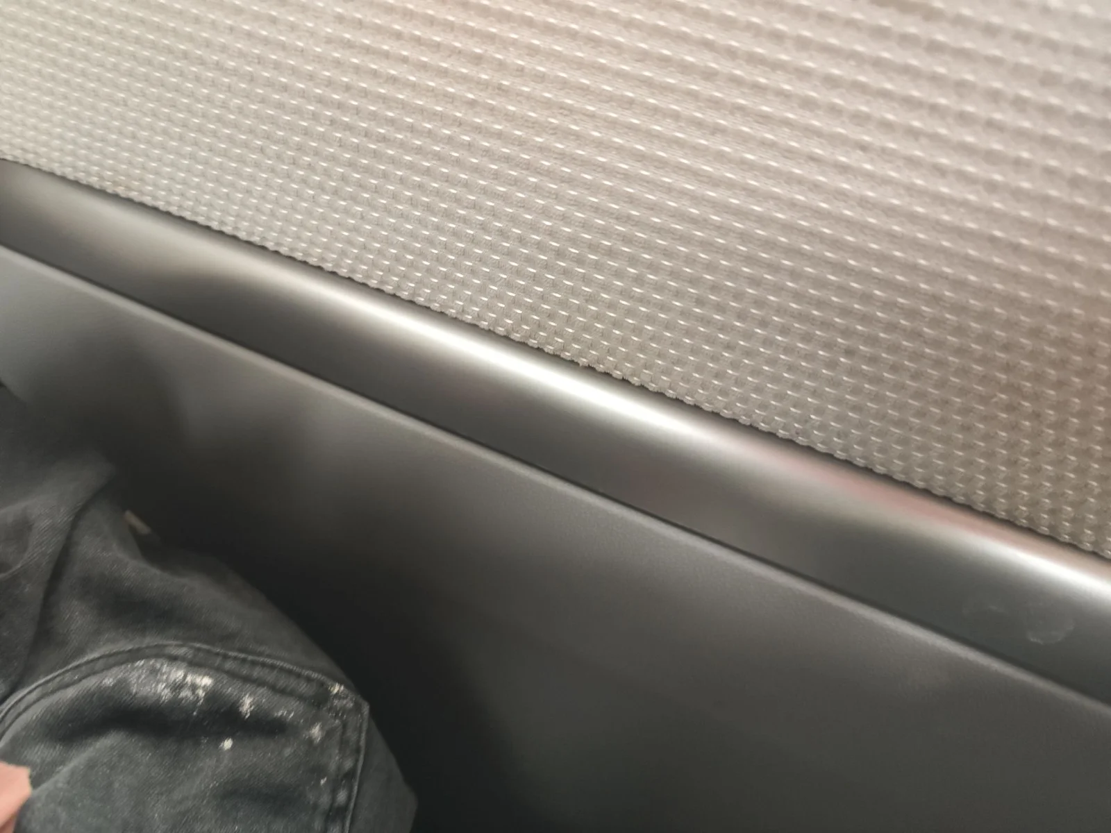 Foto de GUARNECIDO PUERTA TRASERA IZQUIERDA KIA CARNIVAL 2.9 CRDi CAT (185 CV / 136 KW) referencia 833014D051AD2