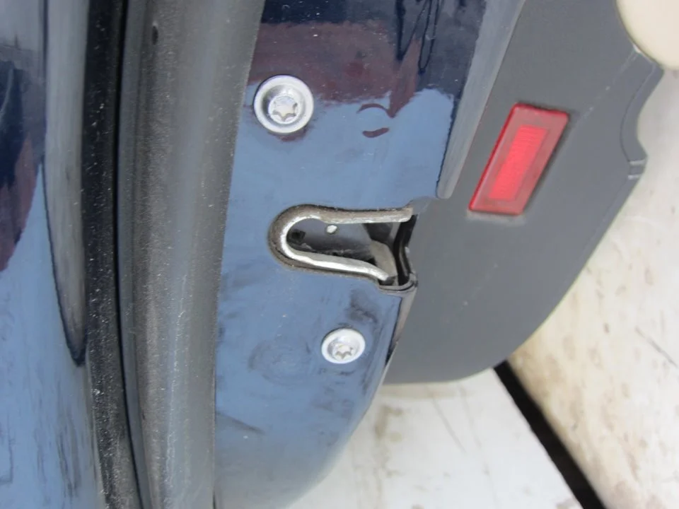 Foto de CERRADURA PUERTA DELANTERA IZQUIERDA TESLA MODEL S eléctrico 270 kW (367 CV / 270 KW)
