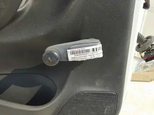 Foto de MANETA ELEVALUNAS TRASERA IZQUIERDA CITROEN C3 1.4 HDi (68 CV / 50 KW)