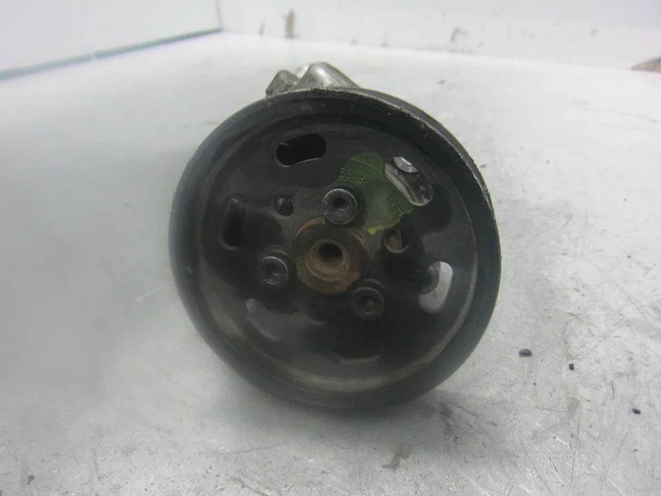 Foto de BOMBA DIRECCION SEAT TOLEDO (1M2) referencia 038145255B