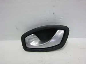 Foto de MANETA INTERIOR TRASERA IZQUIERDA RENAULT LAGUNA III BERLINA 2.0 dCi Diesel CAT (131 CV / 96 KW) referencia 806700006R foto 2