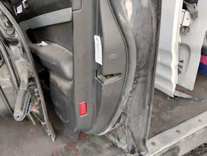 Foto de CERRADURA PUERTA DELANTERA DERECHA AUDI A6 BERLINA (4F2) 3.0 V6 24V TDI (224 CV / 165 KW) foto 4