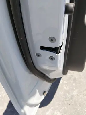 Foto de CERRADURA PUERTA DELANTERA IZQUIERDA NISSAN MICRA (K14) 1.0 12V CAT (71 CV / 52 KW) referencia 805015FA1A