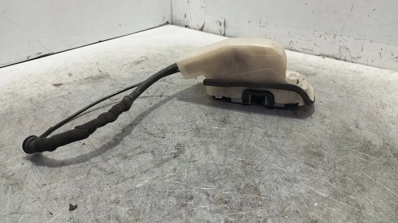 Foto de CERRADURA PUERTA DELANTERA DERECHA TESLA MODEL 3 eléctrico 258 kW (cont. 153 kW) (350 CV / 258 KW) referencia 1500673-99-A