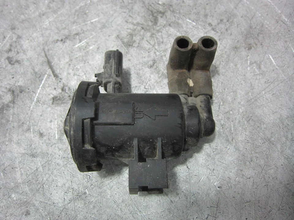 Foto de VALVULA SOLENOIDE CHRYSLER VOYAGER (RG) 2.4 CAT (147 CV / 108 KW) referencia 04669940