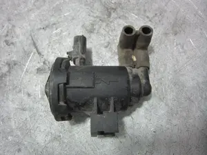 Foto de VALVULA SOLENOIDE CHRYSLER VOYAGER (RG) 2.4 CAT (147 CV / 108 KW) referencia 04669940