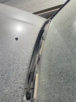 Foto de BRAZO LIMPIA DELANTERO DERECHO SUZUKI GRAND VITARA (JB/JT) 2.0 16V CAT (140 CV / 103 KW) referencia 38330-65J00-000