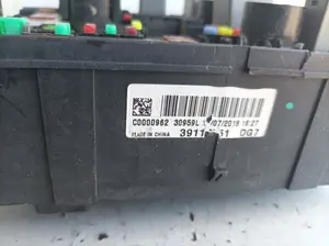 Foto de CAJA RELES / FUSIBLES OPEL CORSA E referencia 30959L foto 3