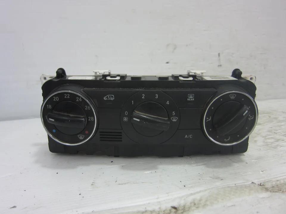 Foto de MANDO CALEFACCION / AIRE ACONDICIONADO MERCEDES-BENZ CLASE A (BM 169) 2.0 CDI CAT (82 CV / 60 KW) referencia A1698301985