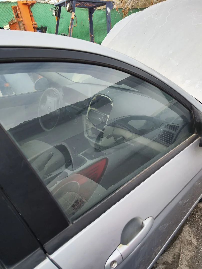 Foto de LUNA DELANTERA DERECHA KIA CERATO (LD) 1.5 CRDi (102 CV / 75 KW) referencia 4421RGNS4FDW