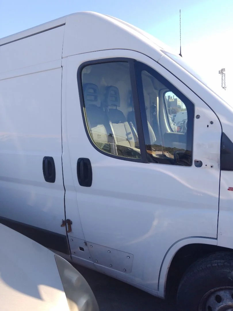 Foto de PUERTA DELANTERA DERECHA FIAT DUCATO 3 MAXI FURGÓN TS 35 (295) 2.3 JTD CAT (148 CV / 109 KW) referencia 46862839