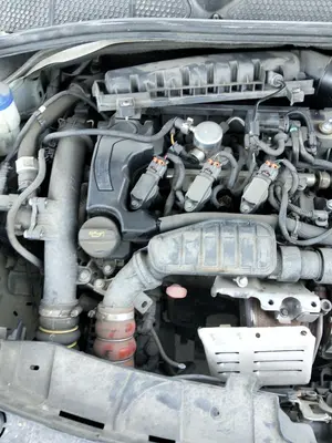 Foto de MOTOR COMPLETO CITROEN C4 CACTUS 1.2 12V VTi (82 CV / 60 KW) referencia HNZ
