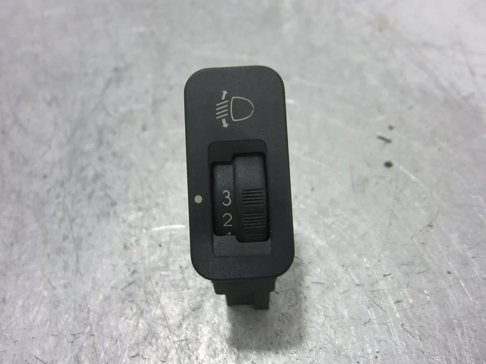 Foto de INTERRUPTOR PEUGEOT 106 (S1)(08.1991) 1.0 (45 CV / 33 KW)